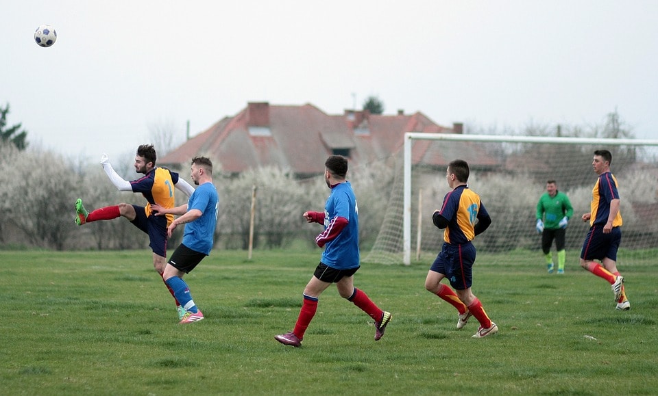 少年サッカーの練習で周りを見る３つの練習方法 少年サッカーの練習 指導法ナビ