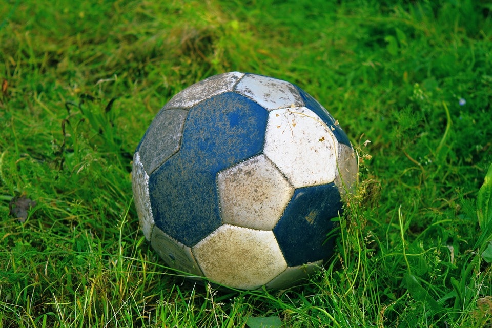 自宅でもできるボールタッチの3つの練習方法 少年サッカーの練習 指導法ナビ